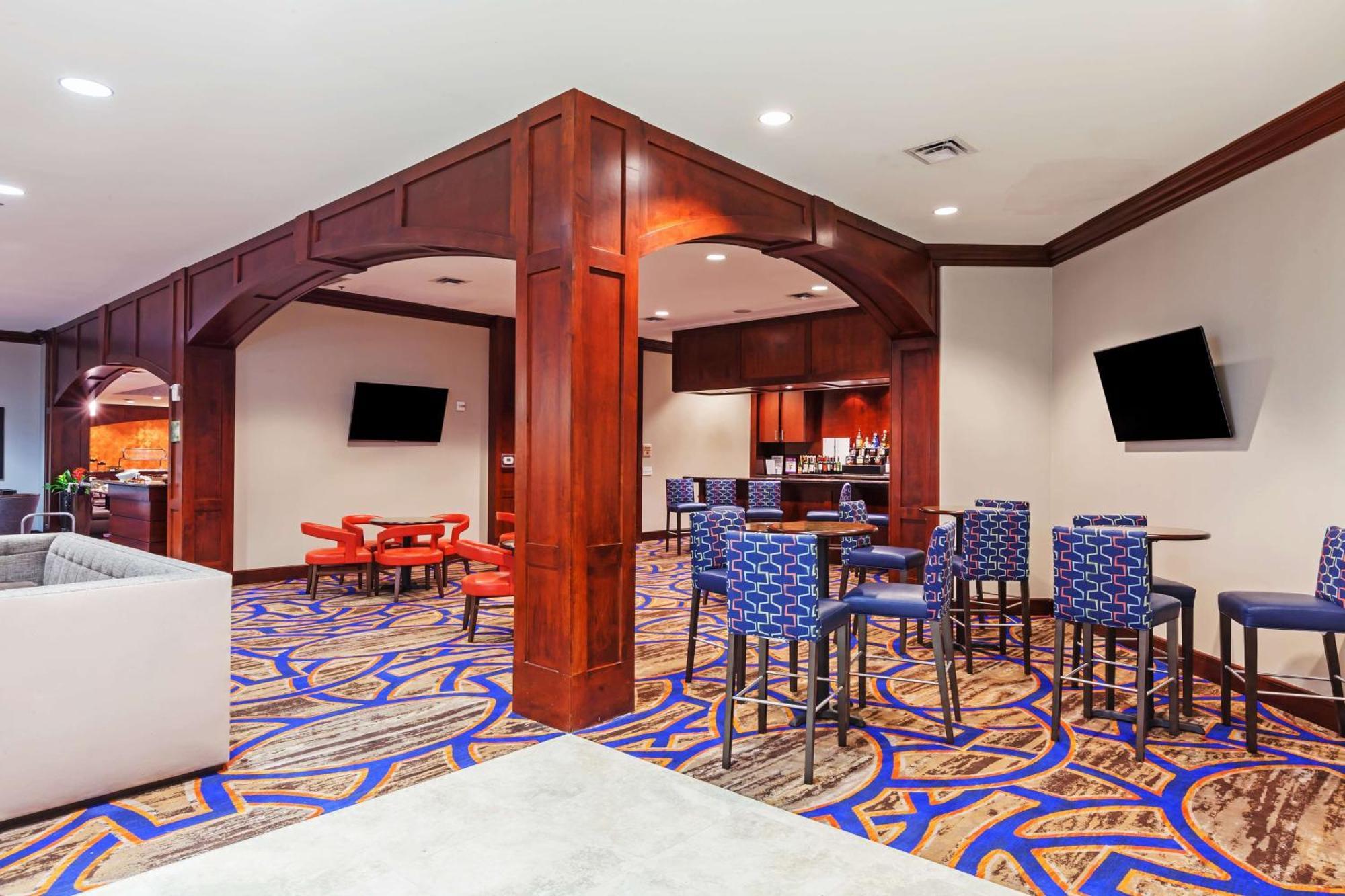 Hilton Hotel 3*
